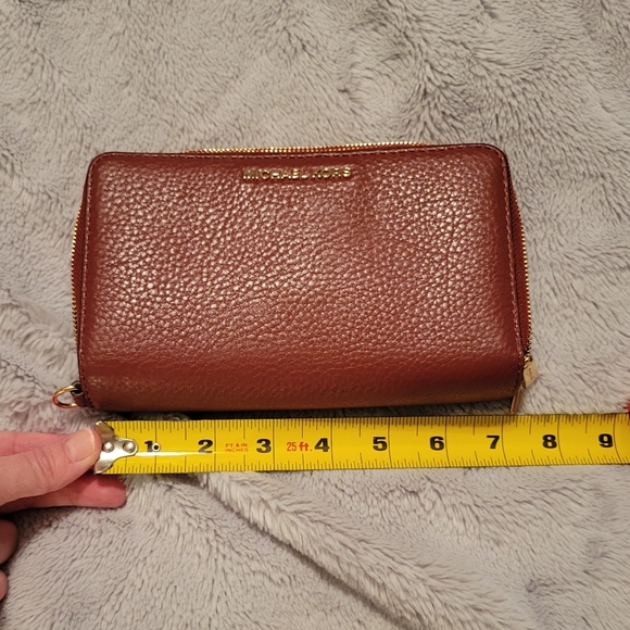 Michael Kors Handbags - Michael Kors Double Zip Brown Jet Set Large Continental Leather Wallet